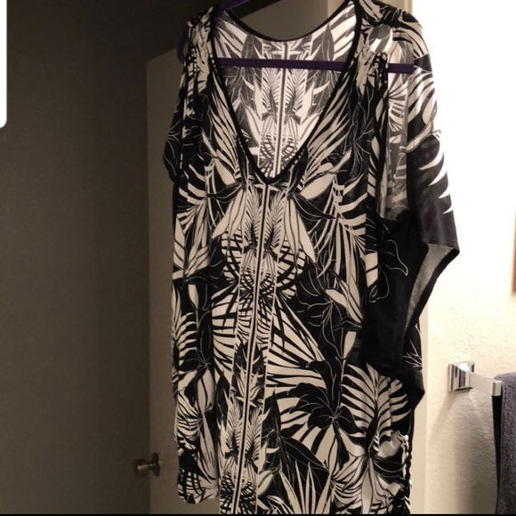 Lane Bryant Tops - Lane Bryant 18W open shoulder top